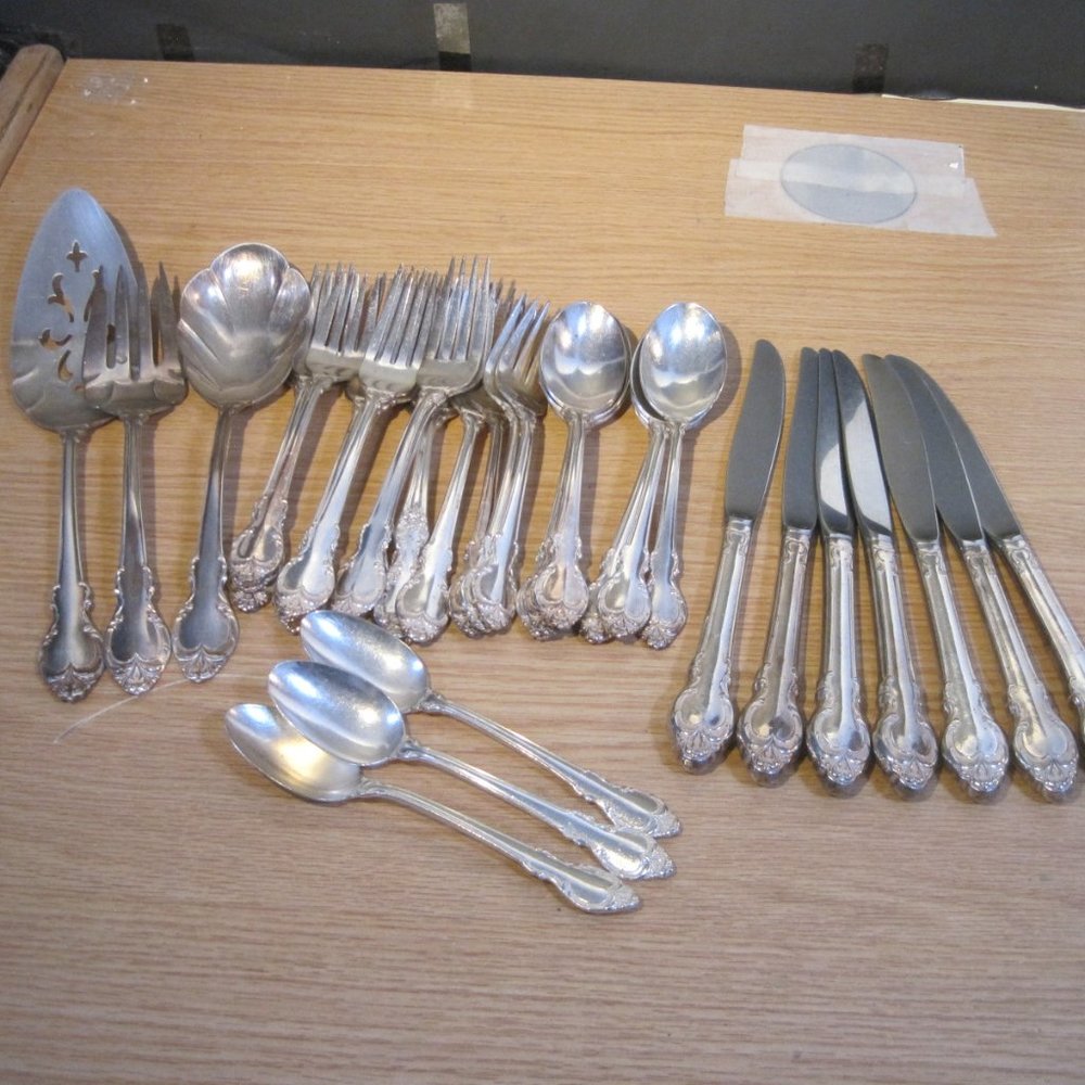 35 pcs Holmes & Edwards Inlaid IS Deep Silver Lot Silverware Assorted